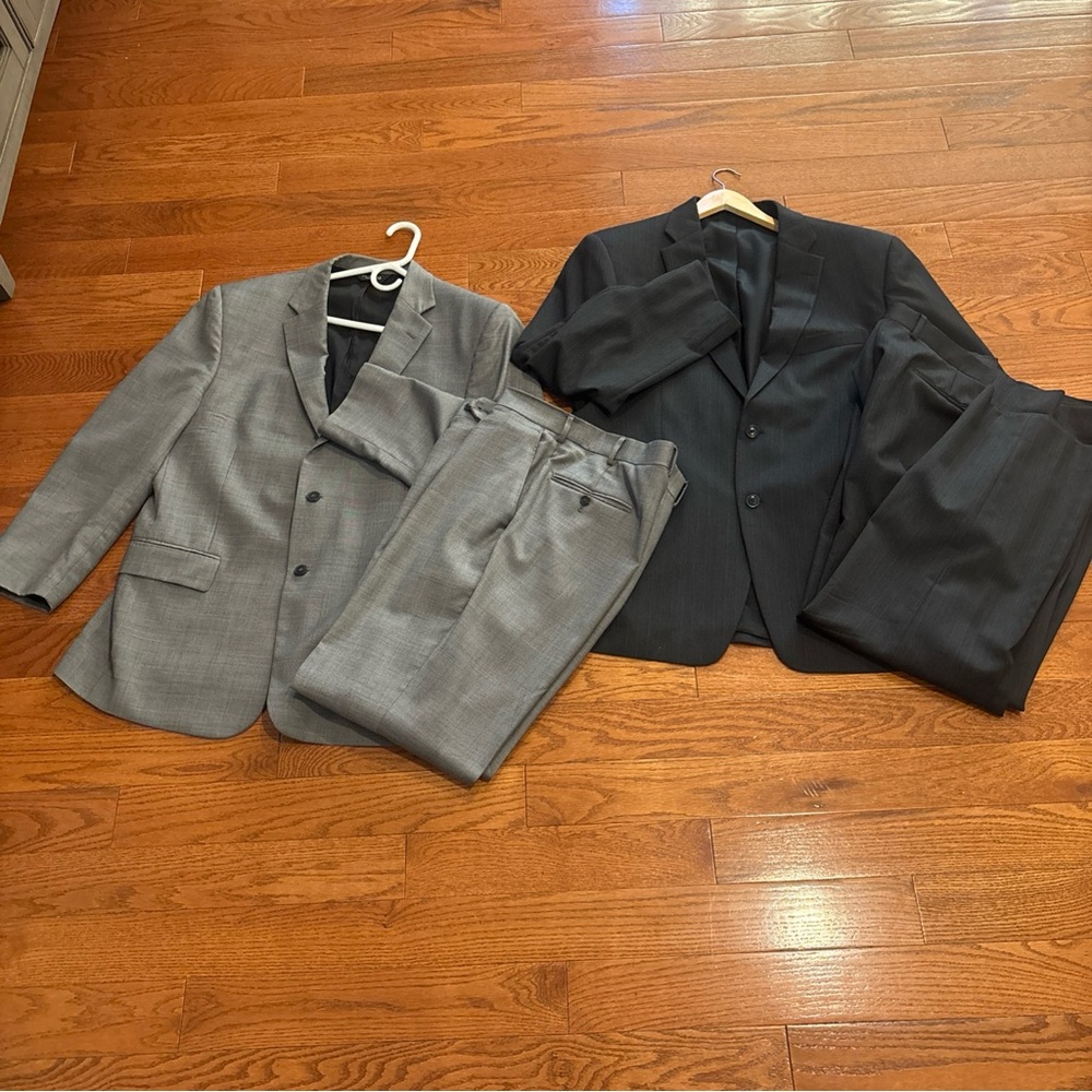 Lot-Men's Gray and Dark Gray Suit Set 44R 34x28